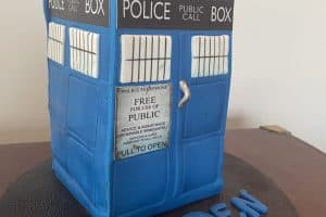 tardis cake