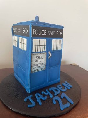 tardis cake